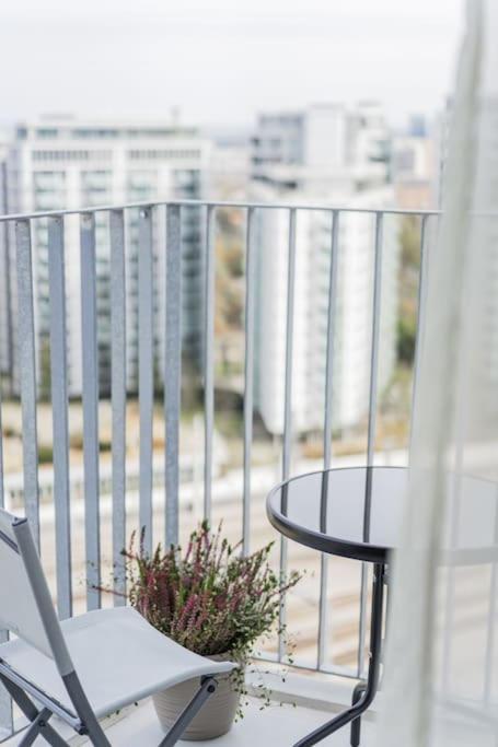 City Sky Studio Mit Balkon Wien Eksteriør billede