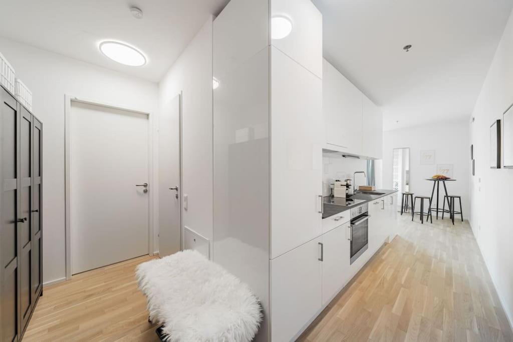 City Sky Studio Mit Balkon Wien Eksteriør billede